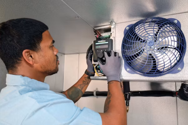 technician_with_unit_cooler_Intelligen.646f6385d6581